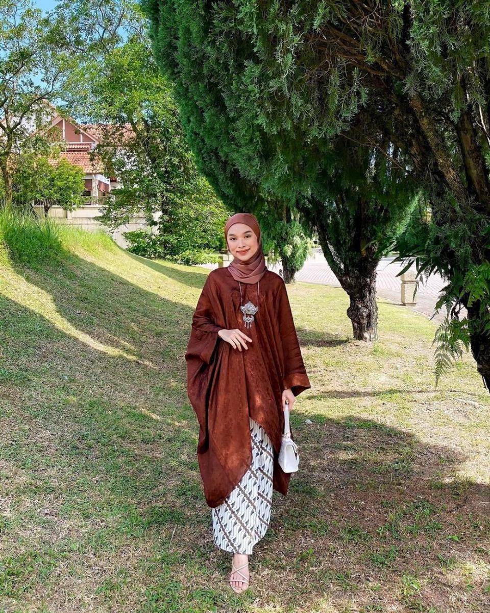 Hijab kebaya. (instagram.com/sofeashra)