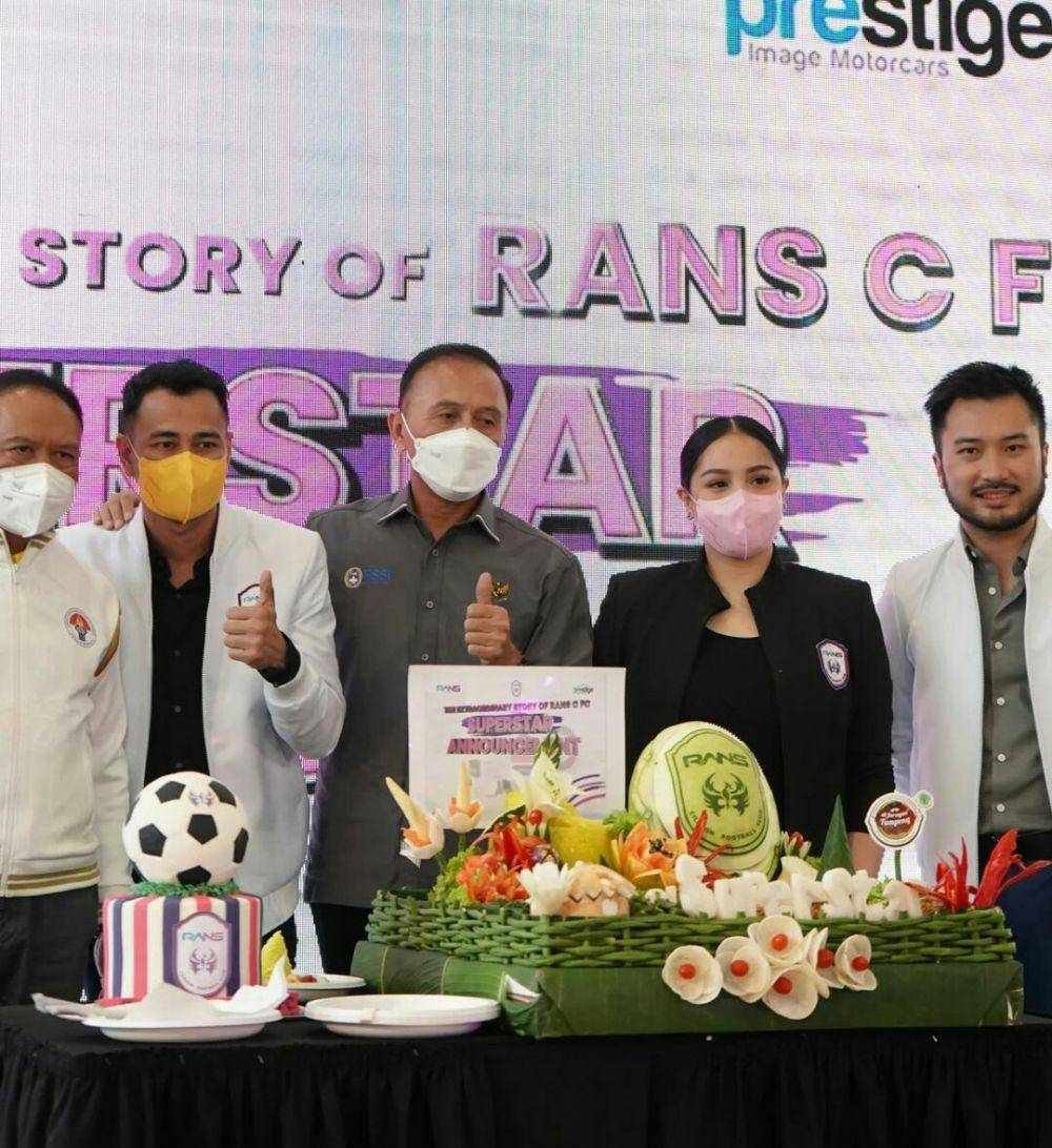 potret Nagita Slavina kenakan jas Rans Cilegon (instagram.com/_rudysalim)