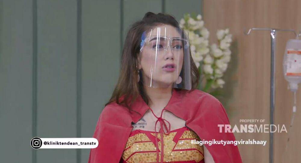 potret Celine Evangelista pakai baju super hero (youtube.com/TRANS TV Official)