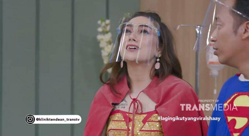 potret Celine Evangelista pakai baju super hero (youtube.com/TRANS TV Official)