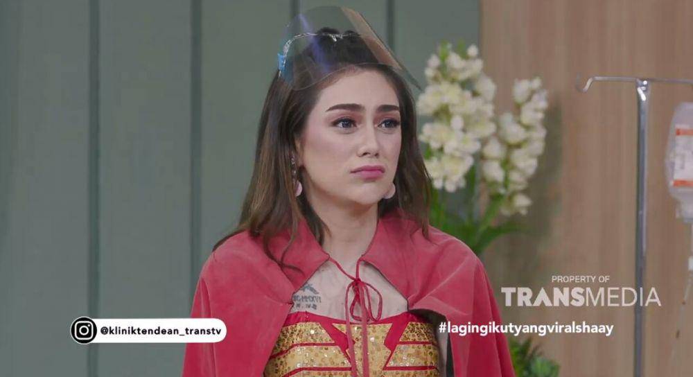 potret Celine Evangelista pakai baju super hero (youtube.com/TRANS TV Official)