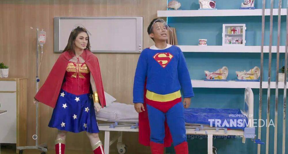 potret Celine Evangelista pakai baju super hero (youtube.com/TRANS TV Official)