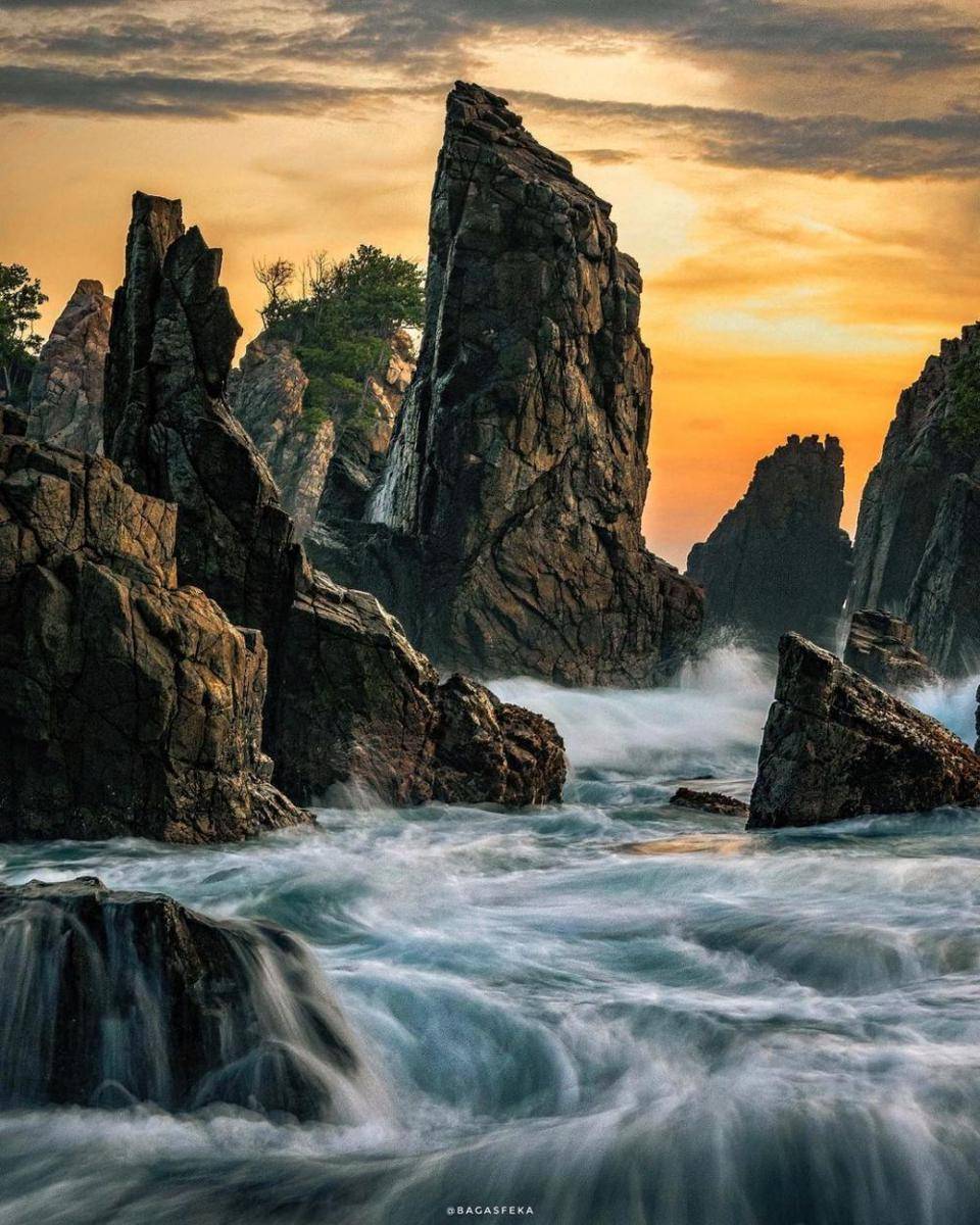 Pantai Gigi Hiu (instagram.com/bagasfeka)