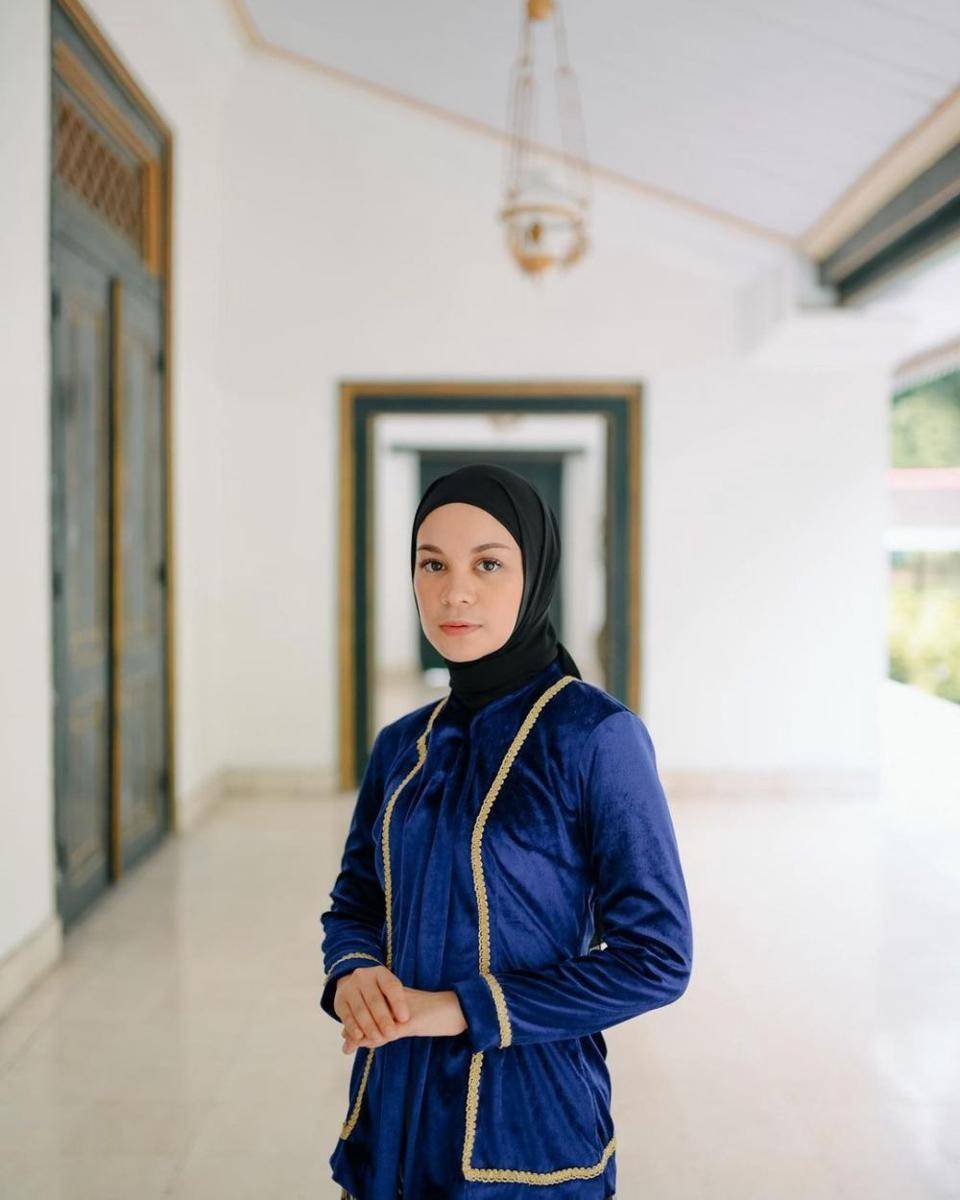 Hijab kebaya. (instagram.com/tantrinamirah)