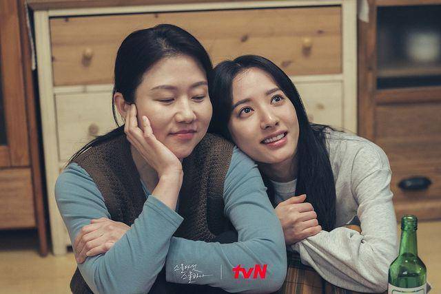 Bona WJSN dan Hur Ji Na (instagram.com/tvn_drama)