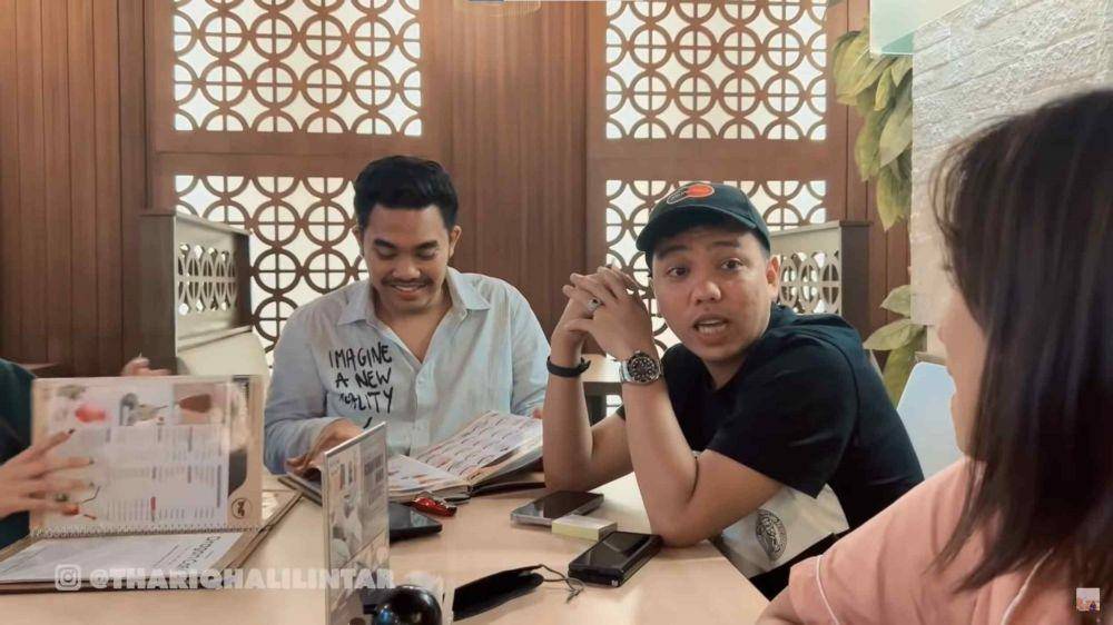 Sahur pertama Fuji, Thariq, Fadly, dan Rebecca (YouTube.com/Thariq Halilintar/)