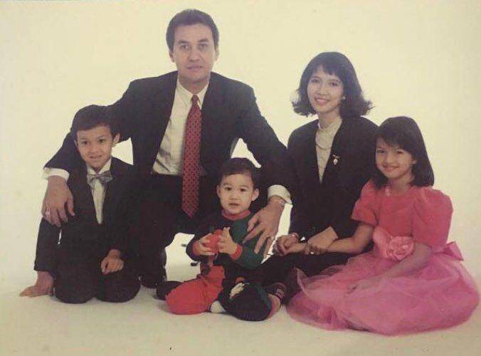 potret lawas Raline Shah dan keluarga (instagram.com/ralineshah)