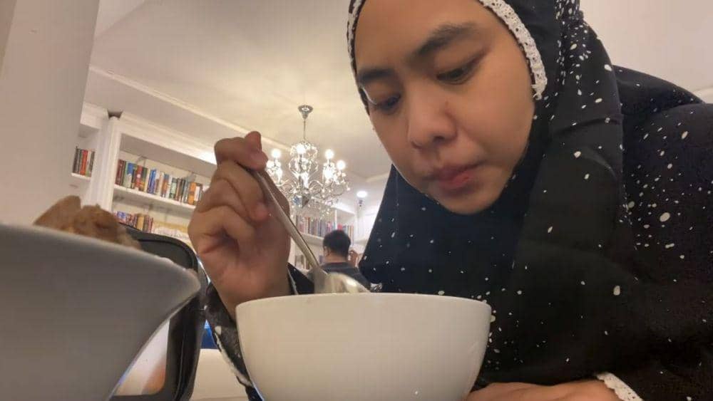 wajah natural artis (YouTube.com/Oki Setiana Dewi)