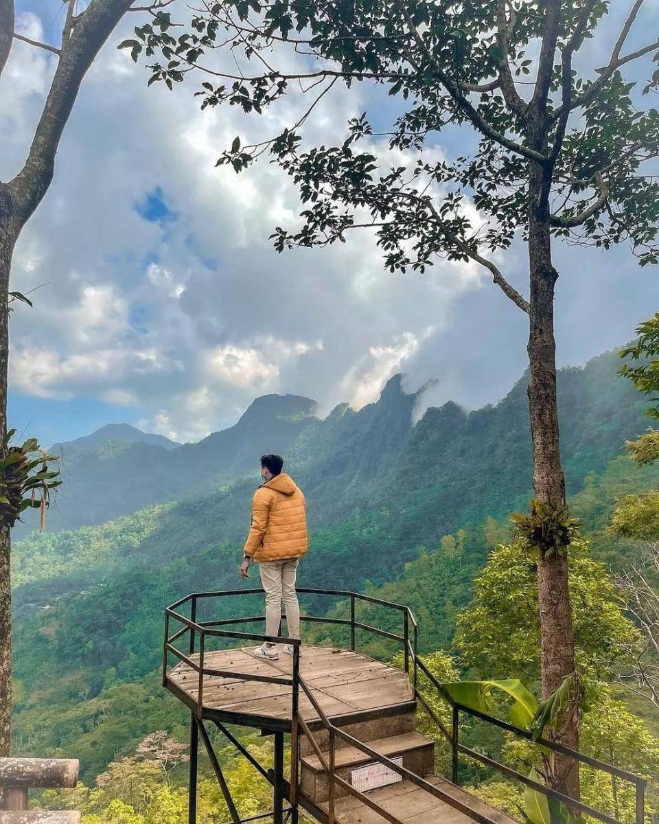 Bukit Pejagan (instagram.com/badrusshofa)