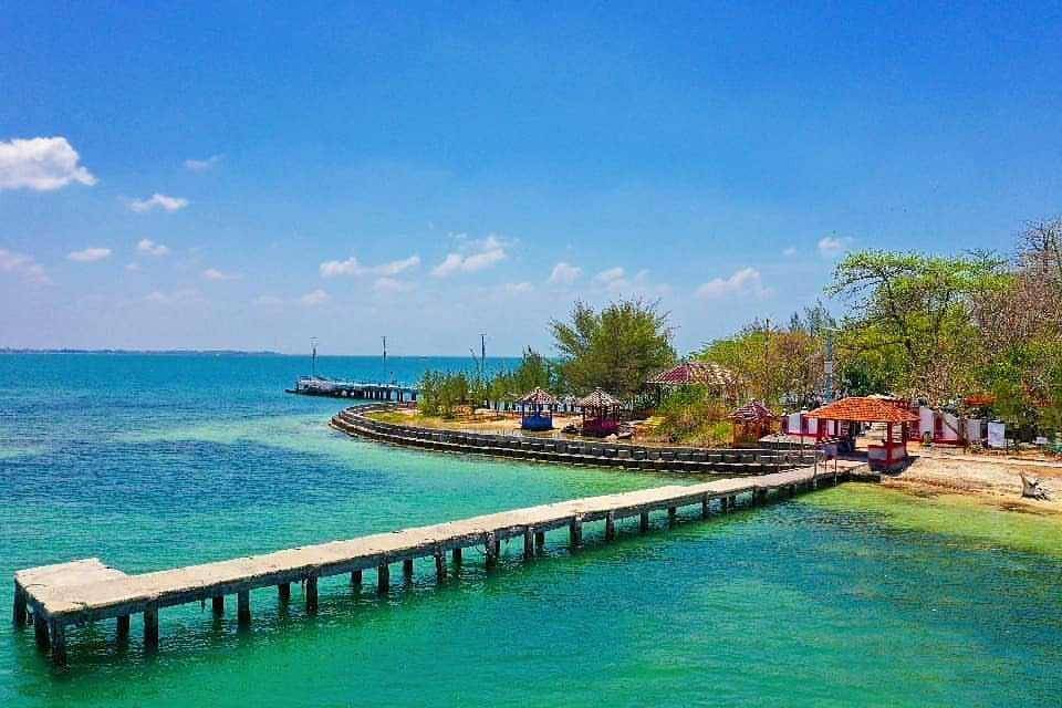 pantai pulau panjang (instagram.com/zfird)