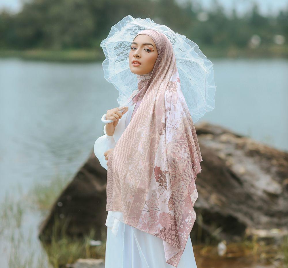 Ugahari Shawl, Fashion Hijab dari Rahina Indonesia untuk Ramadan 2022