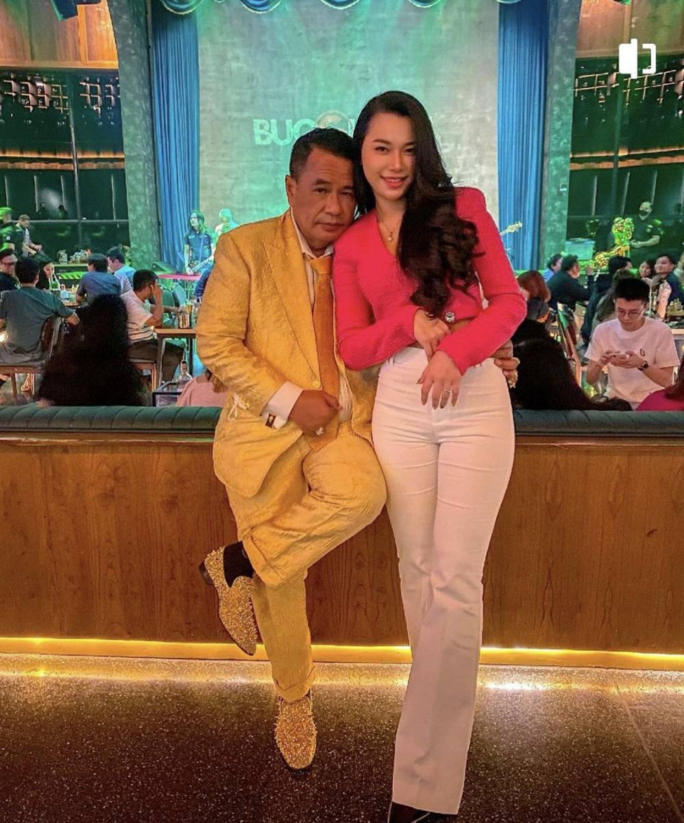 Hotman Paris bersama dengan asisten pribadinya (instagram.com/hotmanparisofficial)