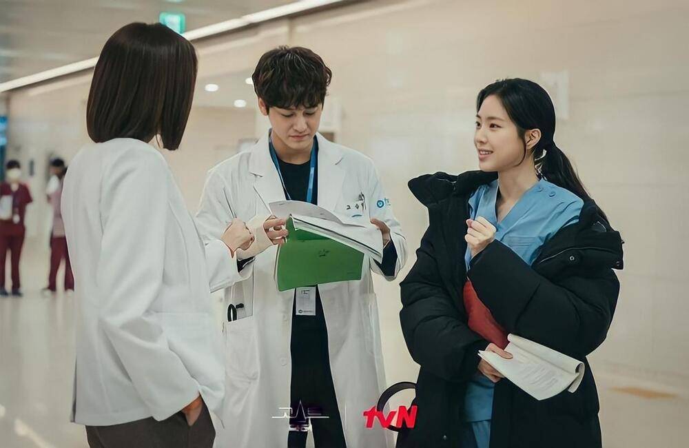 Kim Bum dan Son Na Eun di Ghost Doctor (instagram.com/tvn_drama)