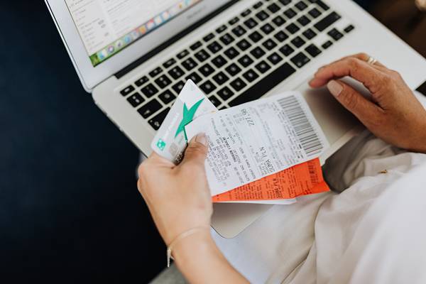 Perbedaan Ninja Van dan Ninja Xpress berdasarkan situs pelacakan (pexels.com/karolina-grabowska)