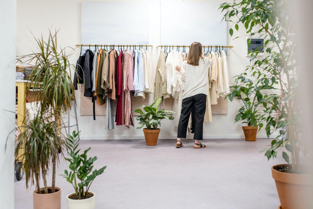 5 Tips Lemari Pakaian Anti Berantakan dengan Metode KonMari