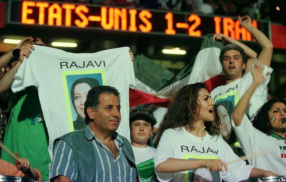 Para pendukung Iran di Piala Dunia 1998 / FourFourTwo