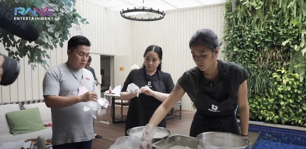 Nagita Slavina dan Chef Renata (YouTube.com/Rans Entertainment)