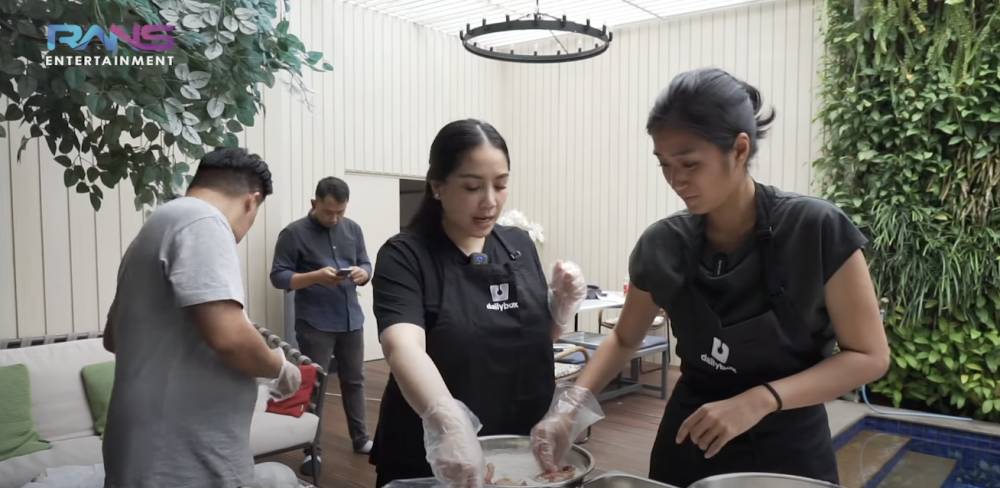 Nagita Slavina dan Chef Renata (YouTube.com/Rans Entertainment)