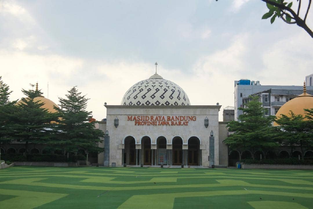 Masjid Raya Bandung. Shutterstock/Gatot Adri