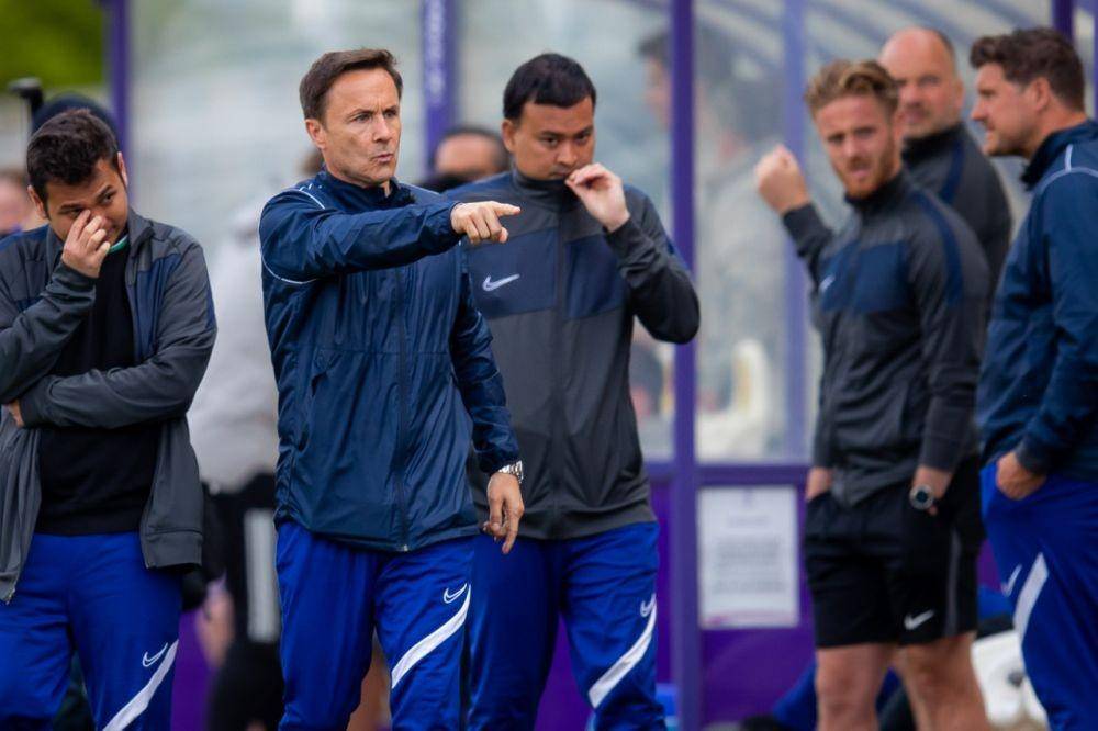 Dennis Wise saat melatih skuat Garuda Select (Dok. Mola)