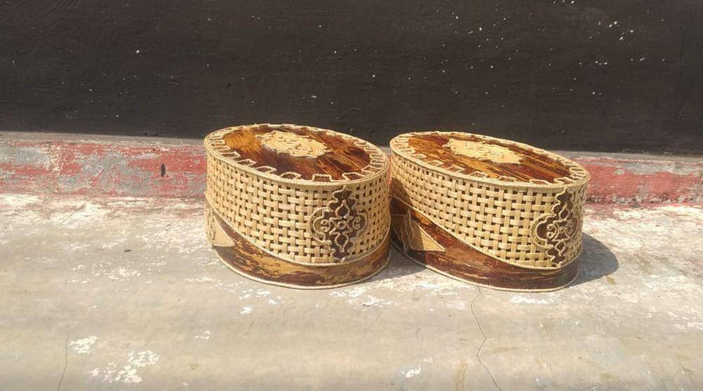 Songkok berbahan pelepah pisang hasil kerajinan Suryanto. IDN Times/Zainul Arifin