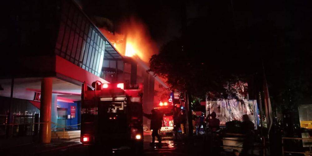 Suzuya Mal di Kota Banda Aceh, terbakar. (Dokumentasi DPKP Kota Banda Aceh untuk IDN Times)
