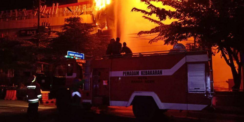 Suzuya Mal di Kota Banda Aceh, terbakar. (Dokumentasi DPKP Kota Banda Aceh untuk IDN Times)