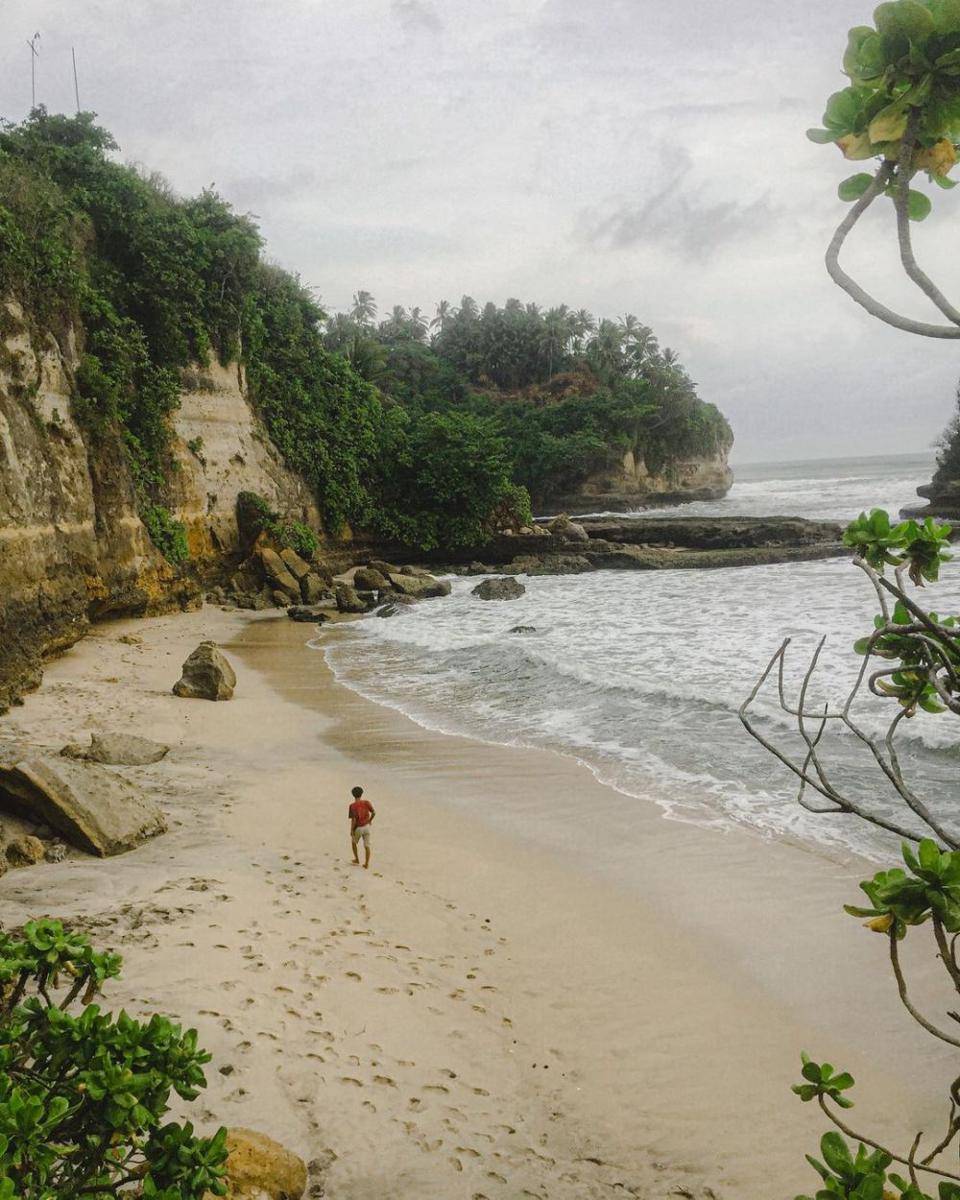 Pantai Karang Gantungan (instagram.com/farhanvrediansyah_)