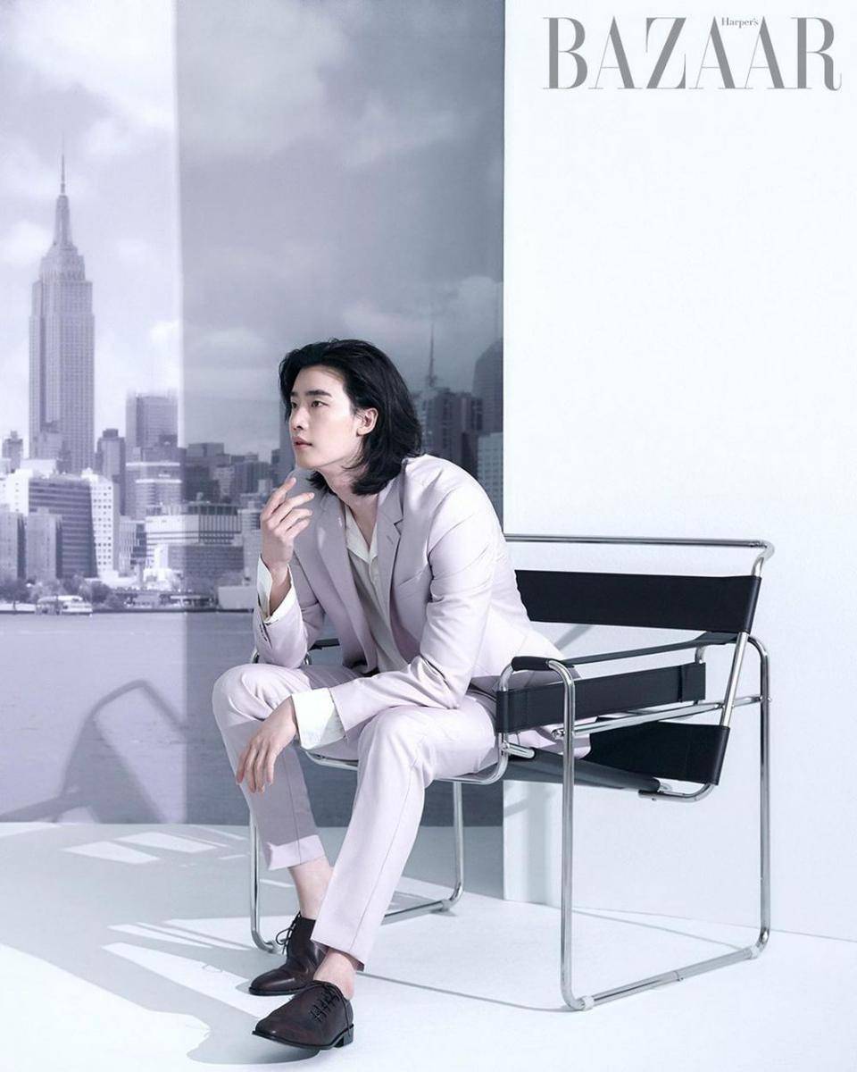 Lee Jong Suk (instagram.com/jongsuk0206)
