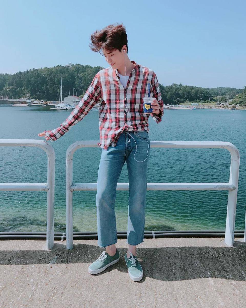 Lee Jong Suk (instagram.com/jongsuk0206)