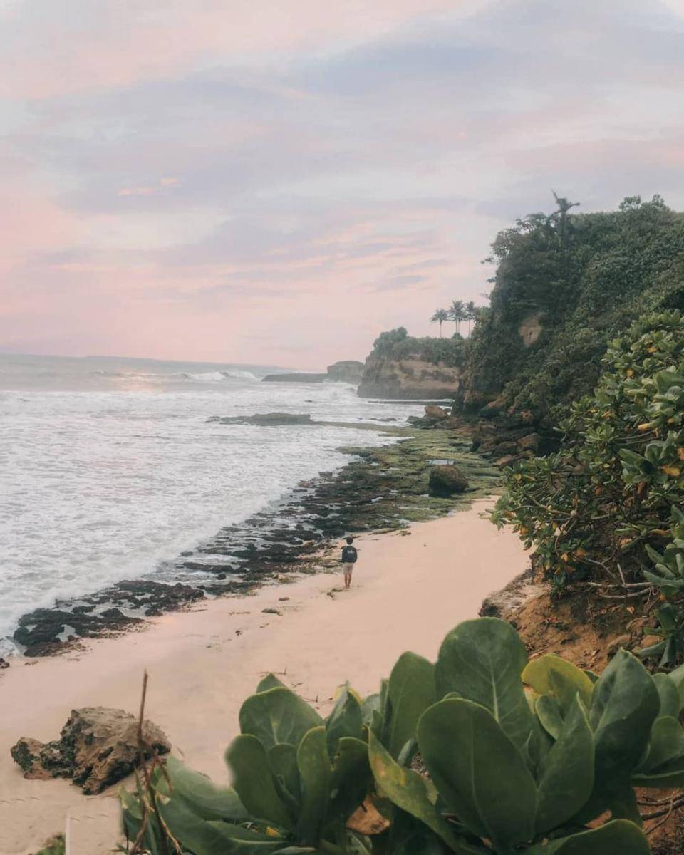 Pantai Karang Gantungan (instagram.com/farhanvrediansyah_)