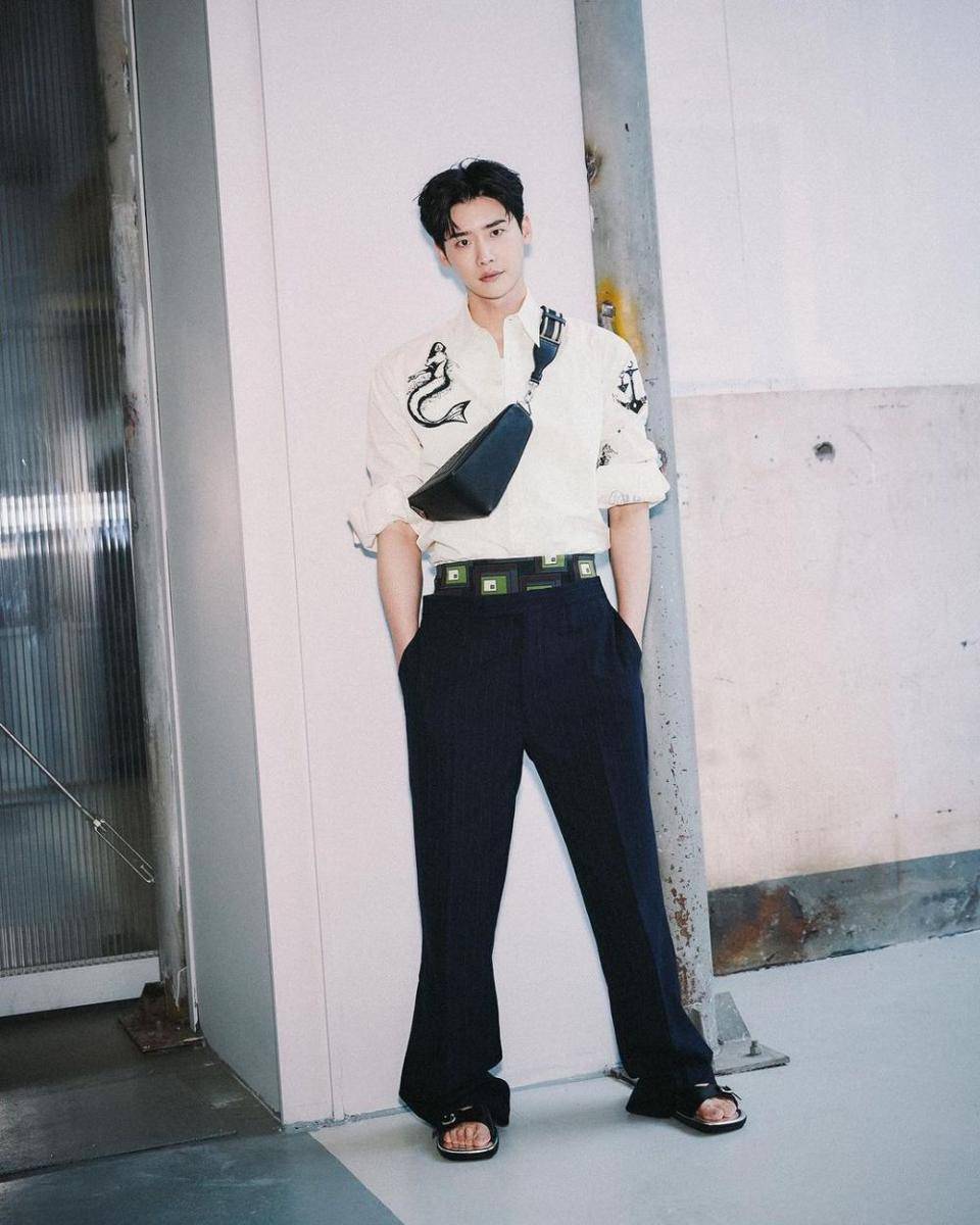 Lee Jong Suk (instagram.com/jongsuk0206)