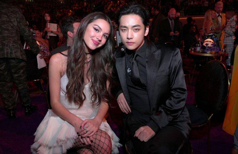 Olivia Rodrigo dan V BTS (Twitter.com/recordingacad)