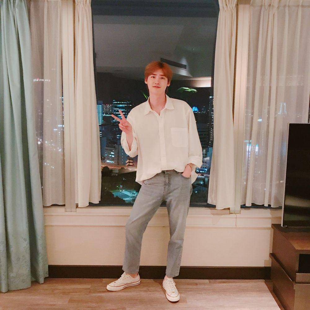 Lee Jong Suk (instagram.com/jongsuk0206)