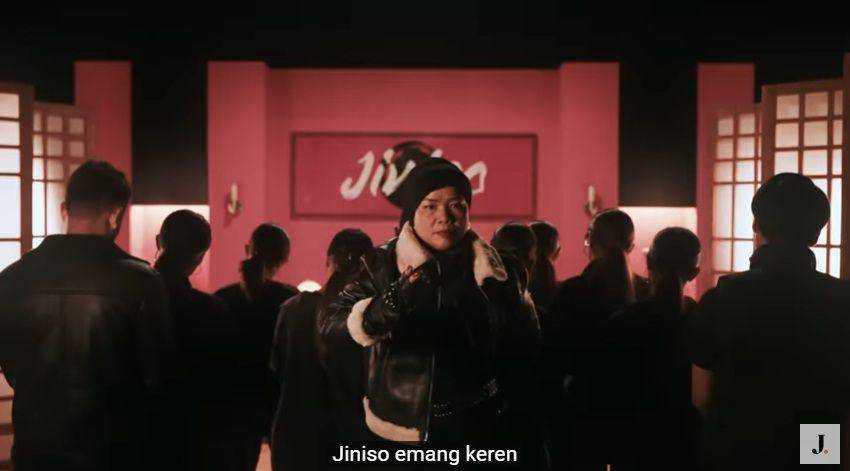 potret Oma Gala saat jadi model video klip (youtube.com/Jiniso Entertainment)