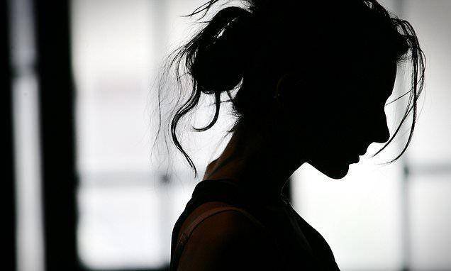 ilustrasi perempuan (dailymail.co.uk)