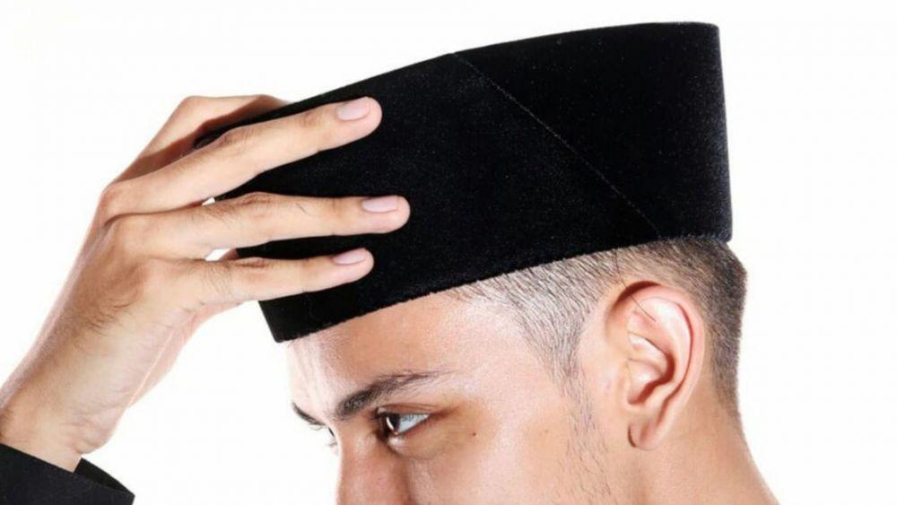 5 Rekomendasi Songkok Hitam Terbaik dengan Harga yang Terjangkau