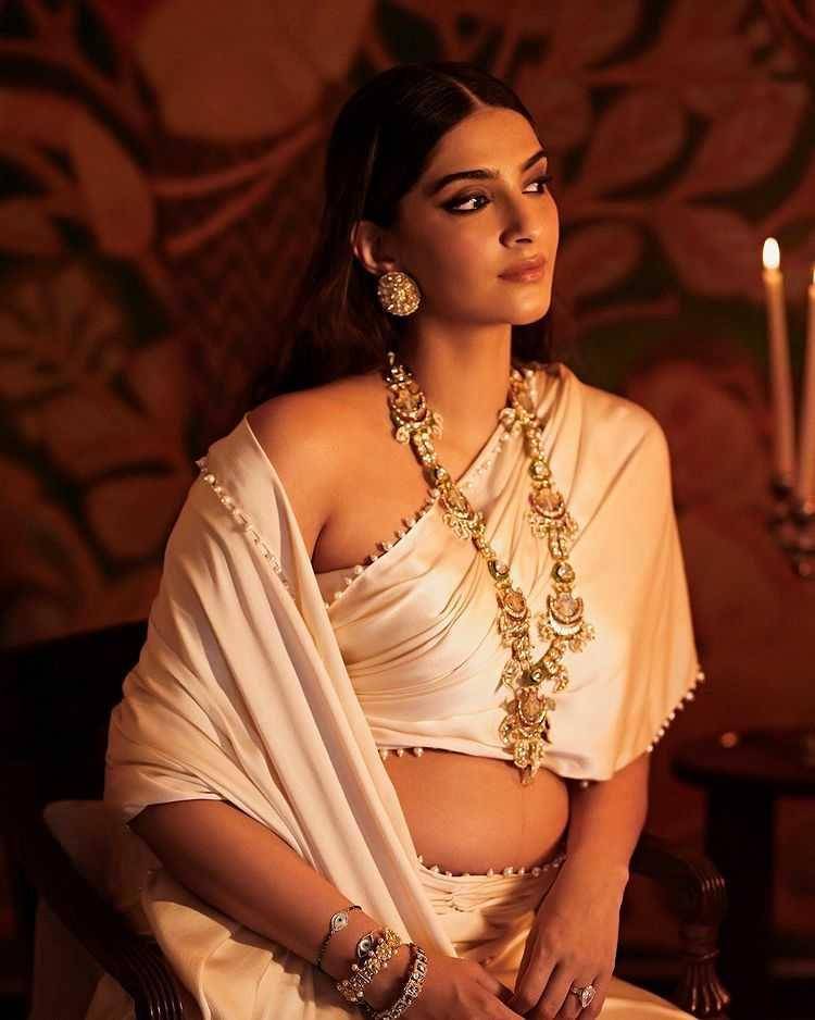 Sonam Kapoor (instagram.com/sonamkapoor)