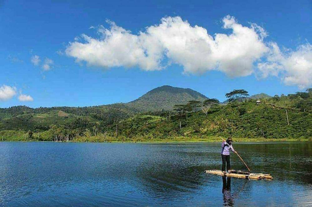 ilustrasi danau deduhuk (instagram.com/muaraenimtoday)