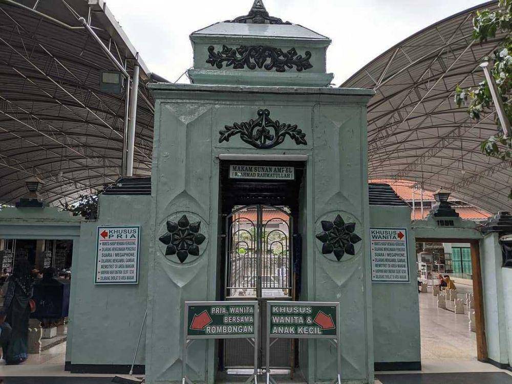 Makam Sunan Ampel (instagram.com/anas_assyathiri)