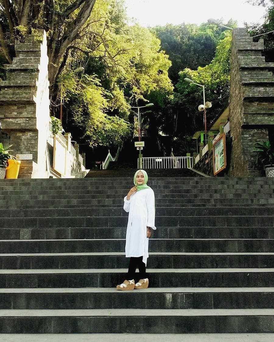 Akses masuk Makam Sunan Giri (instagram.com/wildasah)