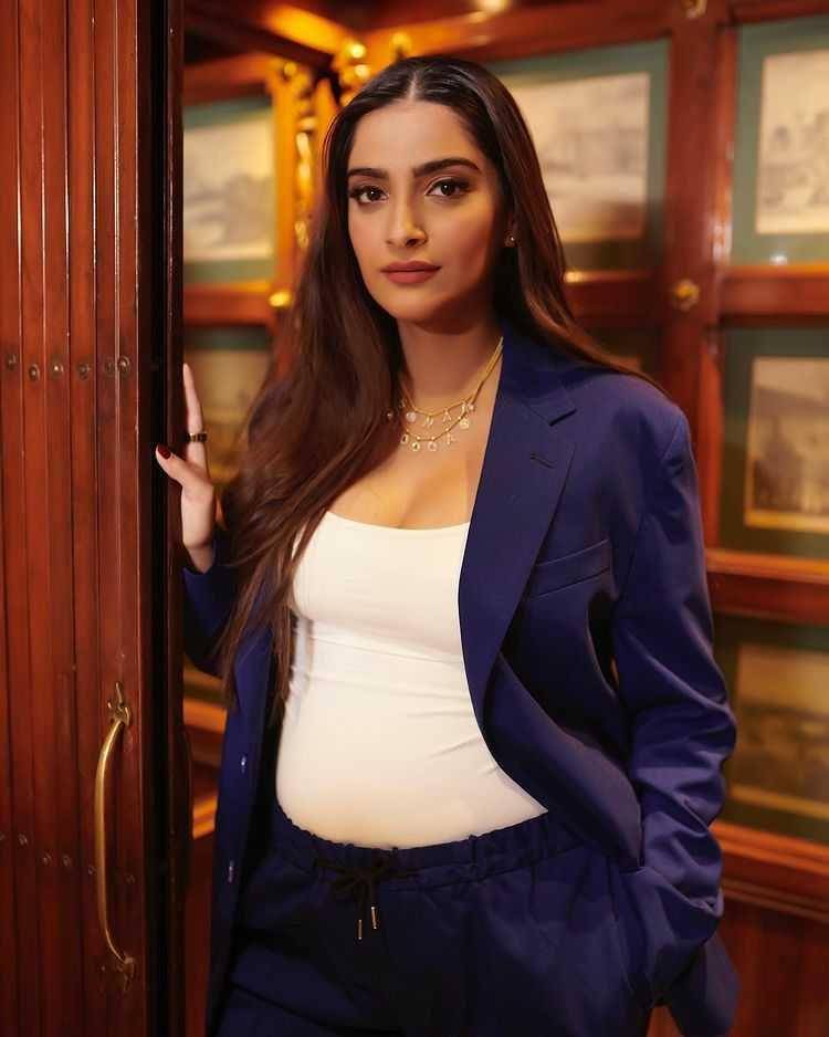 Sonam Kapoor (instagram.com/sonamkapoor)