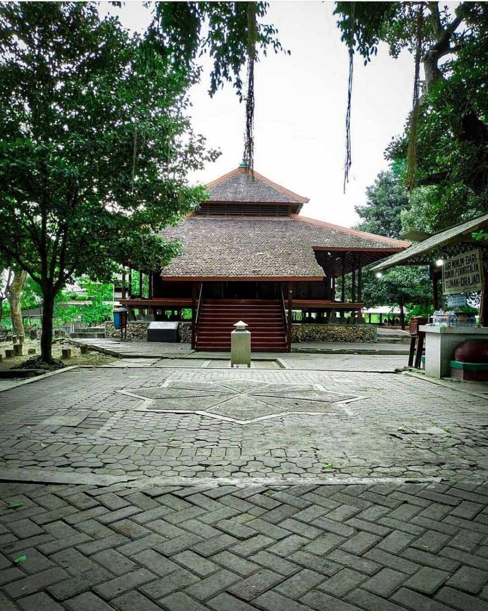 Kawasan Makam Sunan Drajat (instagram.com/fahim.fatah)
