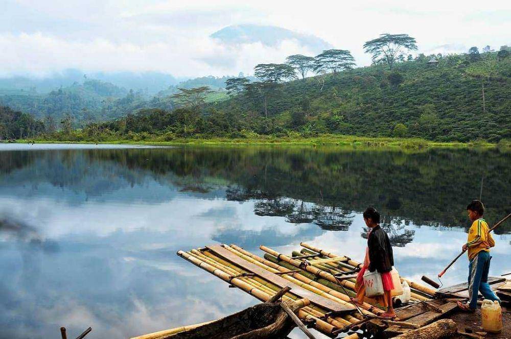ilustrasi danau deduhuk (instagram.com/muaraenimviral)