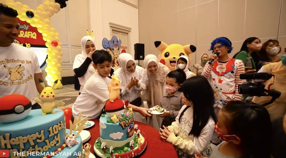 Potret kebersamaan Queen Arsyi dan King Faaz (Dok. Youtube/The Hermansyah A6)