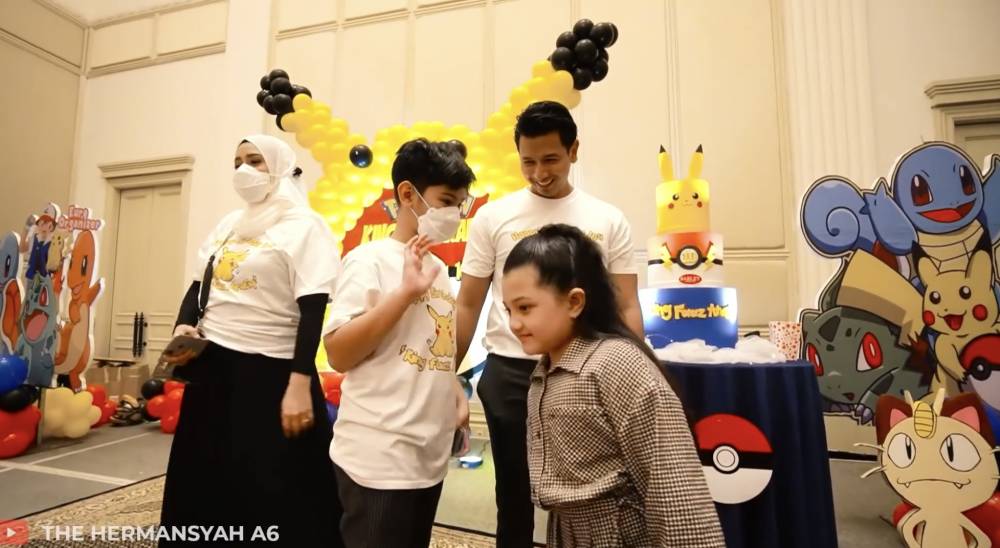 Potret kebersamaan Queen Arsyi dan King Faaz (Dok. Youtube/The Hermansyah A6)