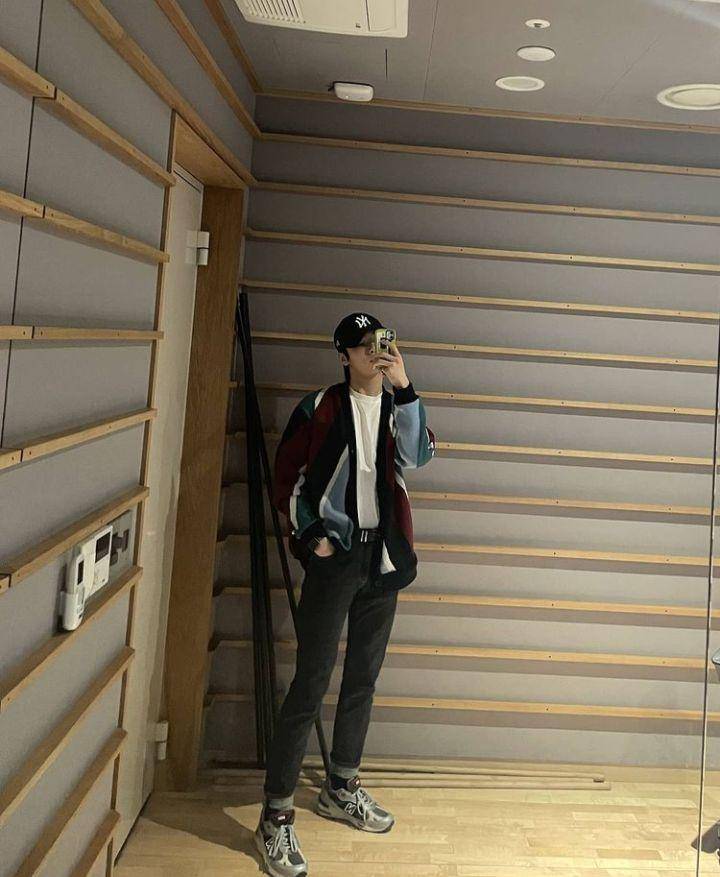Referensi mix and match outerwear ala I.N Stray Kids (instagram.com/realstraykids)