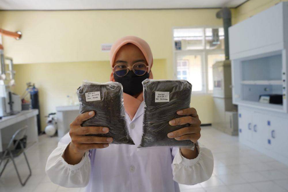 Bupati Kediri Hanindhito Himawan Pramana membangun laboratorium tanah untuk mengukur kesuburan tanah di Kabupaten Kediri. (Dok. Humas Pemkab Kediri)