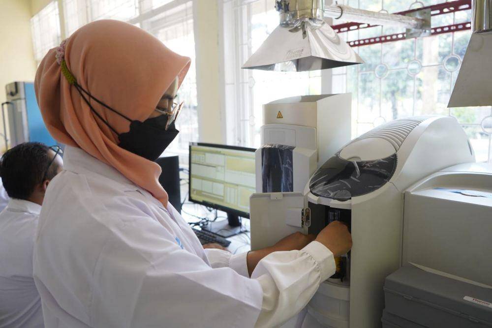 Bupati Kediri Hanindhito Himawan Pramana membangun laboratorium tanah untuk mengukur kesuburan tanah di Kabupaten Kediri. (Dok. Humas Pemkab Kediri)