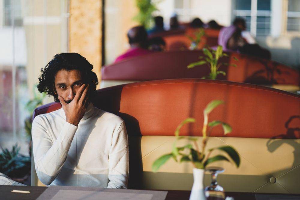 ilustrasi pria sedih (pexels.com/MuntasirMahdi)